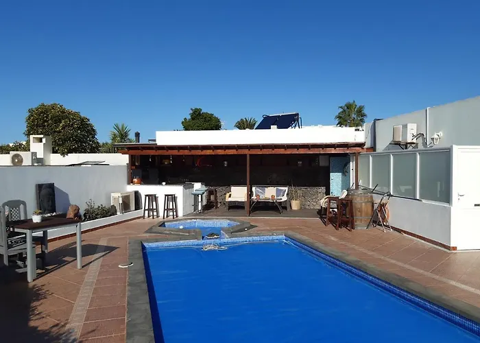 וילה Extremely Private Villa, Heated Pool & Jacuzzi, Pool Wet Bar, Great Views.