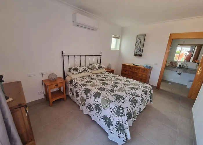 וילה Extremely Private Villa, Heated Pool & Jacuzzi, Pool Wet Bar, Great Views.