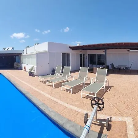 别墅 Extremely Private Villa, Heated Pool & Jacuzzi, Pool Wet Bar, Great Views. 普拉亚布兰卡