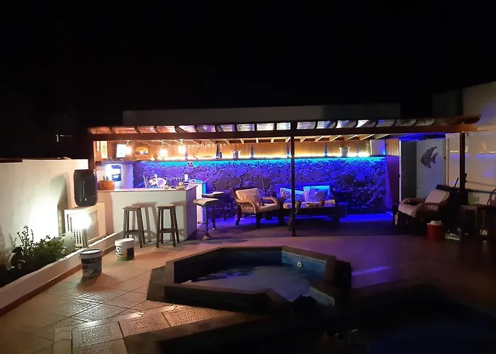 Extremely Private Villa, Heated Pool & Jacuzzi, Pool Wet Bar, Great Views. Villa Playa Blanca (Lanzarote)